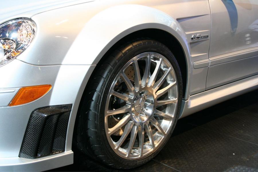  Mercedes-Benz CLK63 AMG Black Edition 2007 года  (фото 18 из 61)